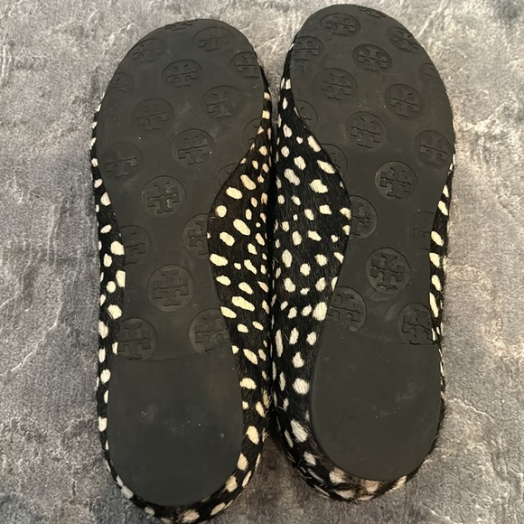 TORY BURCH REVA BALLET SPOTTED CALF HAIR ON LEATHER FLAT SHOES - Picture 2 of 5